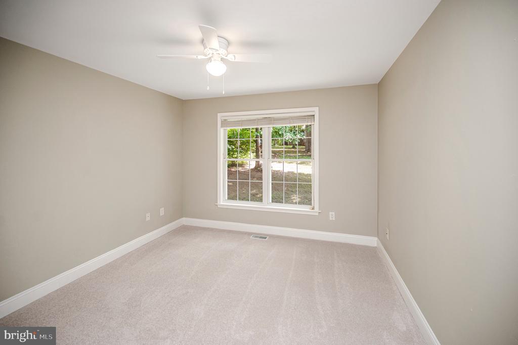 221 BIRDIE ROAD