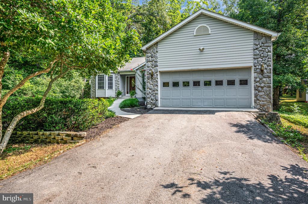 221 BIRDIE ROAD