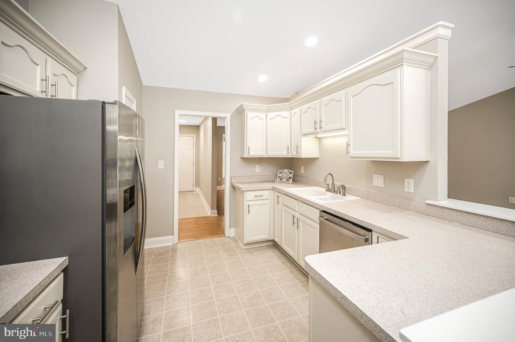 221 BIRDIE ROAD