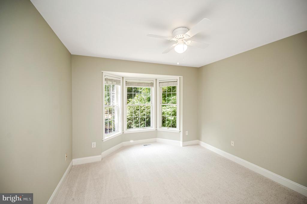 221 BIRDIE ROAD