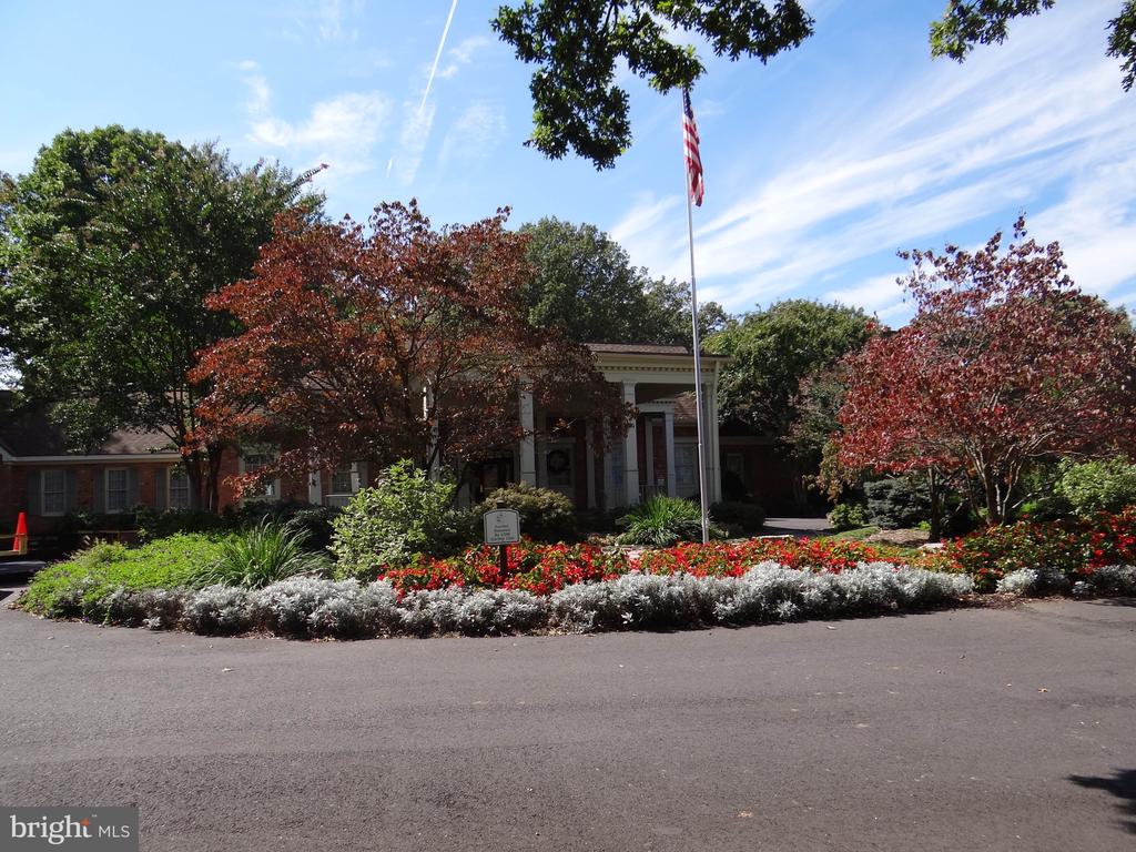 125 YORKTOWN BOULEVARD