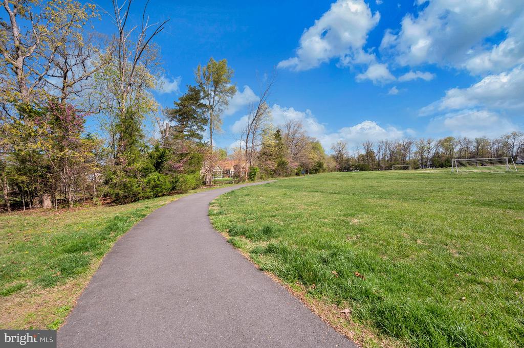 521 LIBERTY BOULEVARD