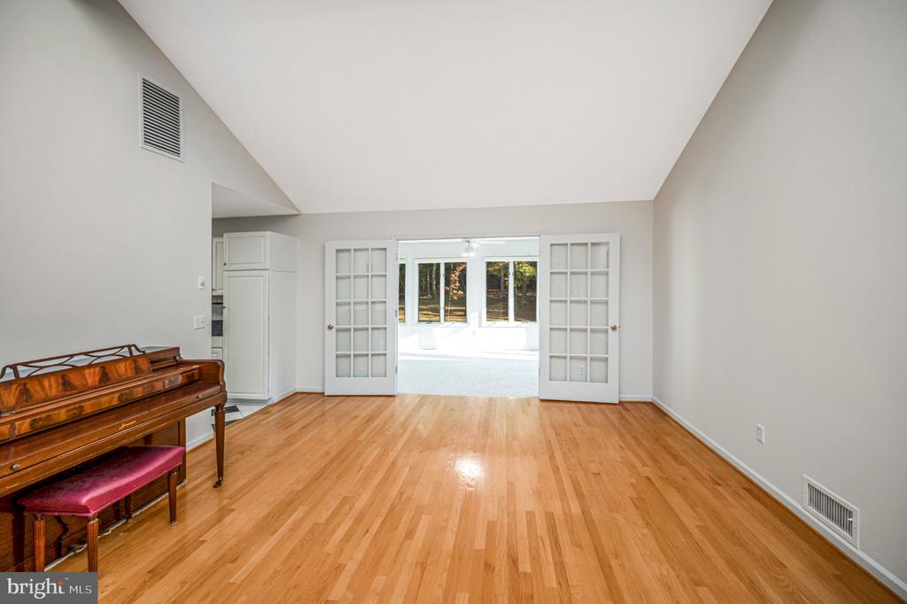 135 EDGEMONT CIRCLE