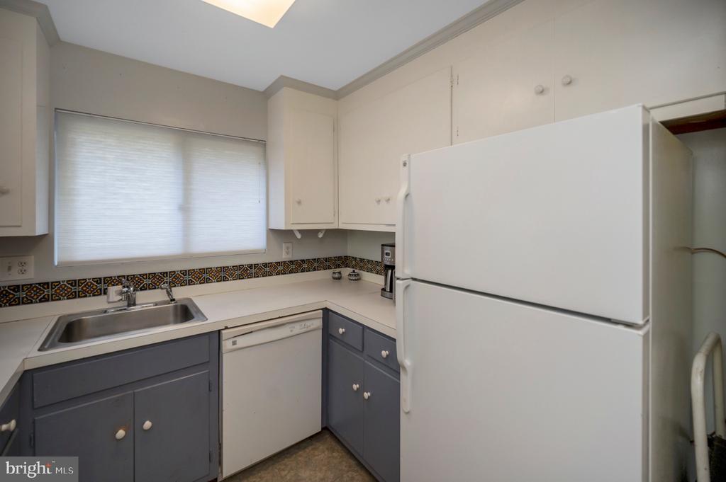 3607 LAKEVIEW PARKWAY
