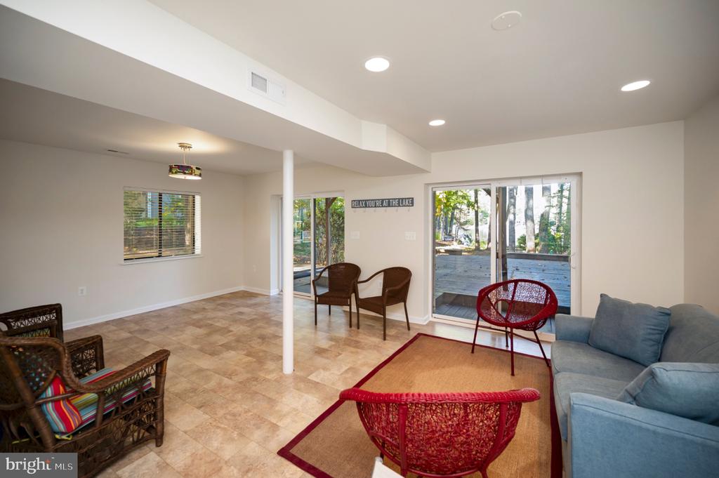 3607 LAKEVIEW PARKWAY