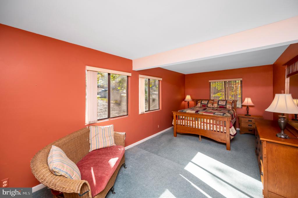 3607 LAKEVIEW PARKWAY