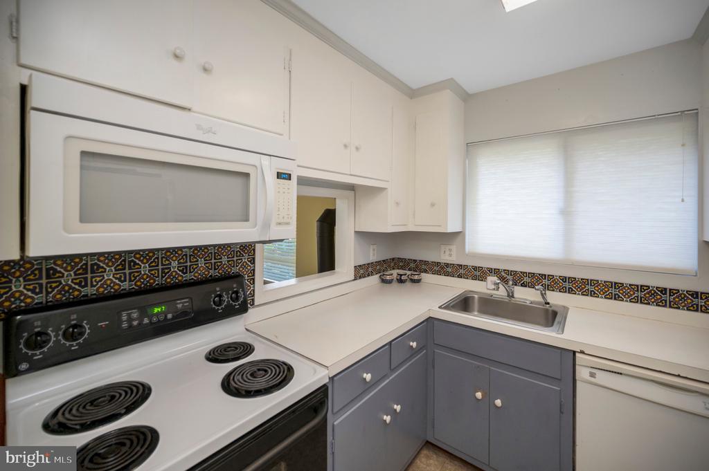 3607 LAKEVIEW PARKWAY
