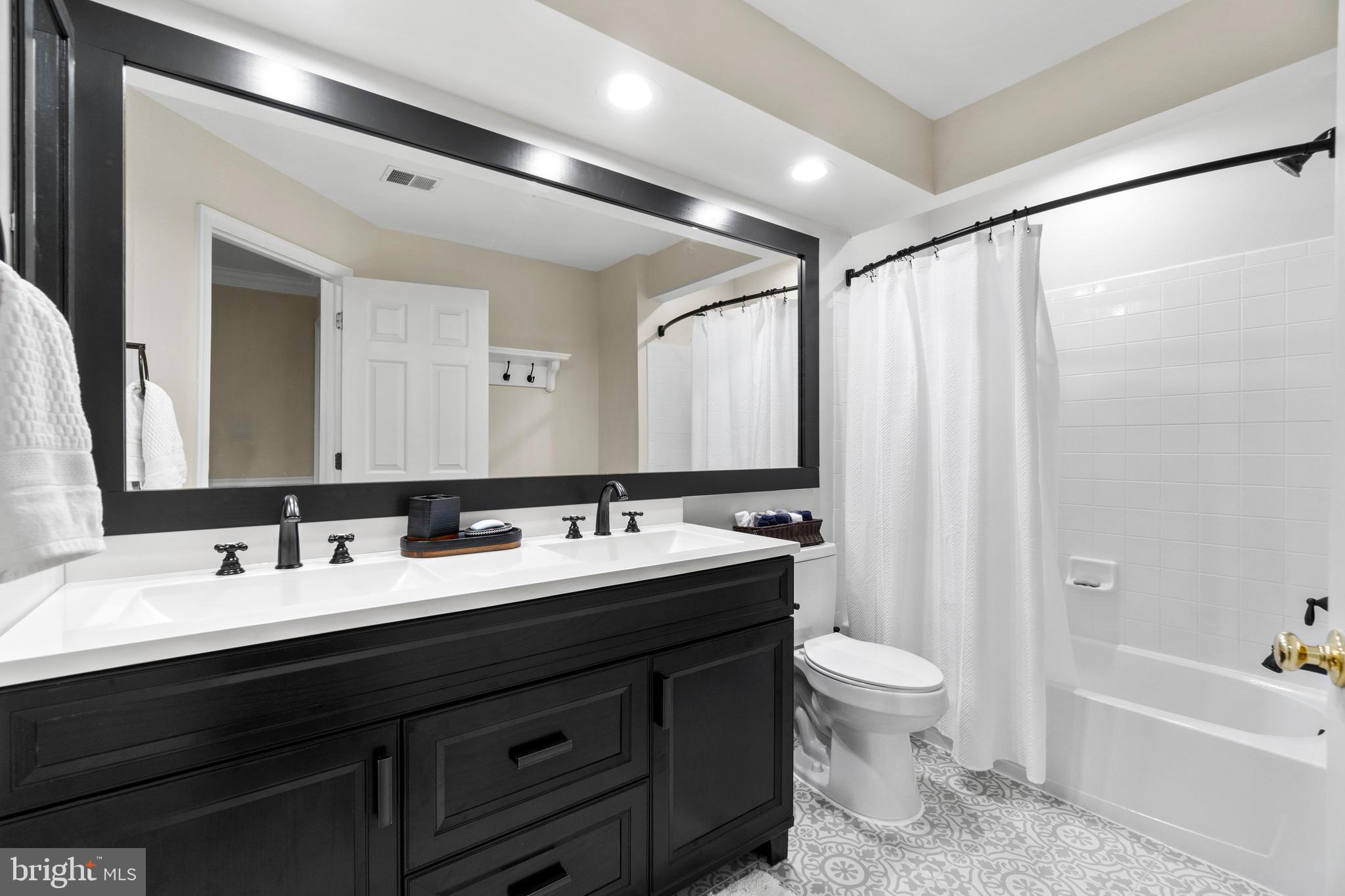 8040 ARCADIAN SHORE COURT
