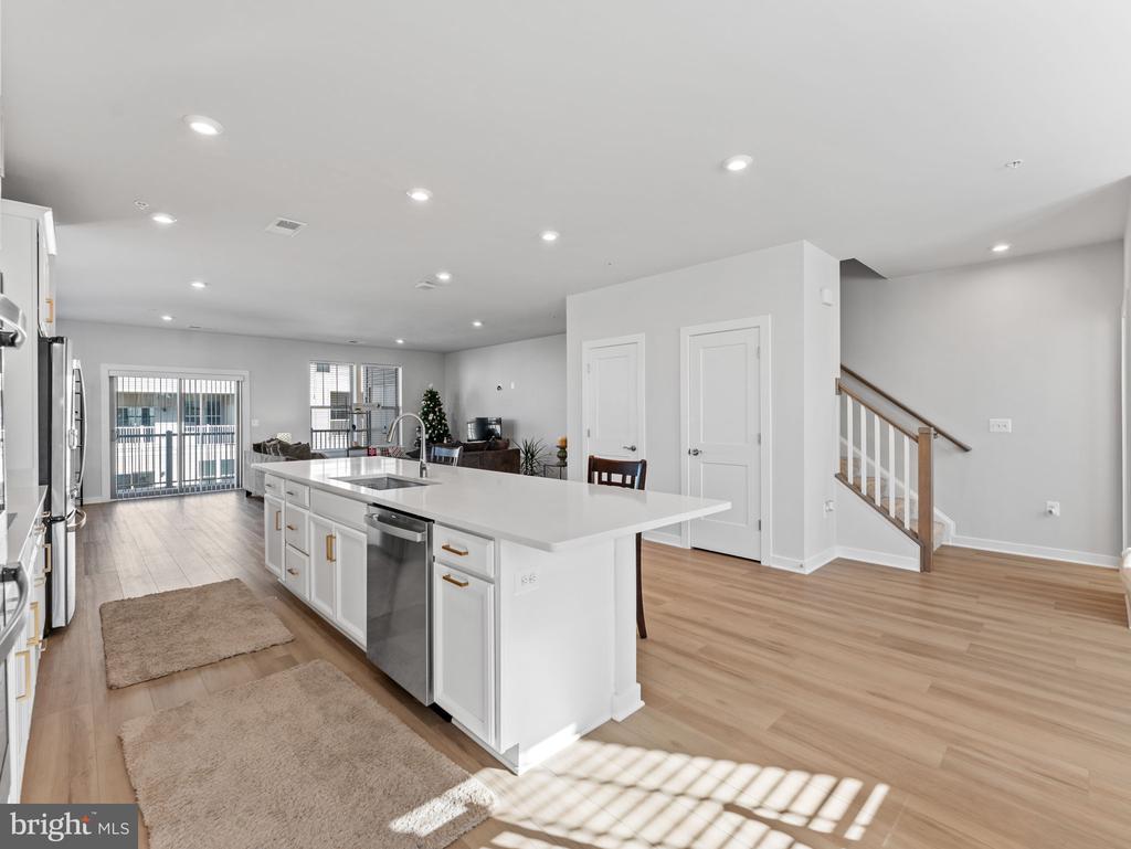 619 PERCY PLACE B