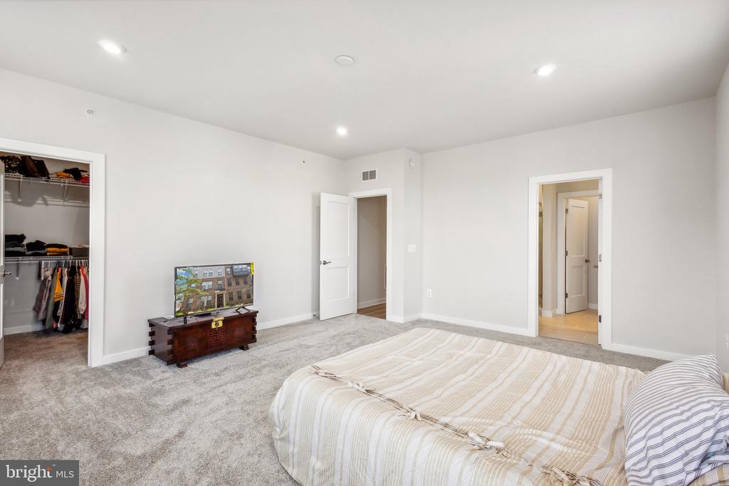 619 PERCY PLACE B