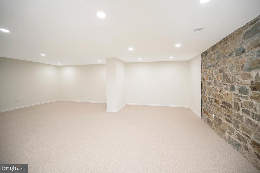 14423 HEREFORD ROAD