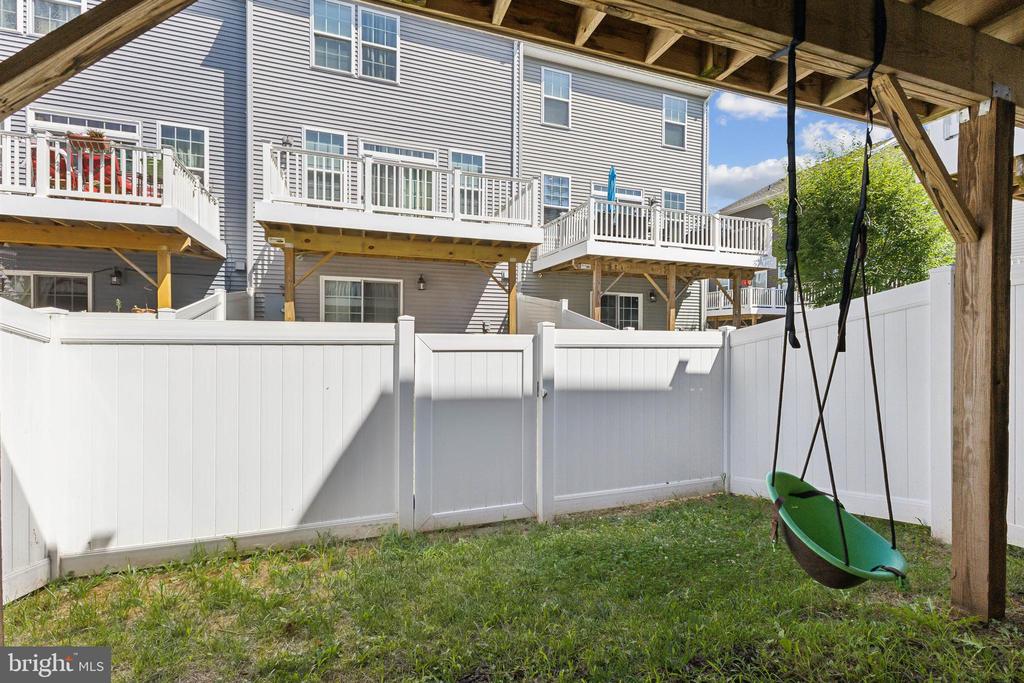 8534 FORTROSE DRIVE