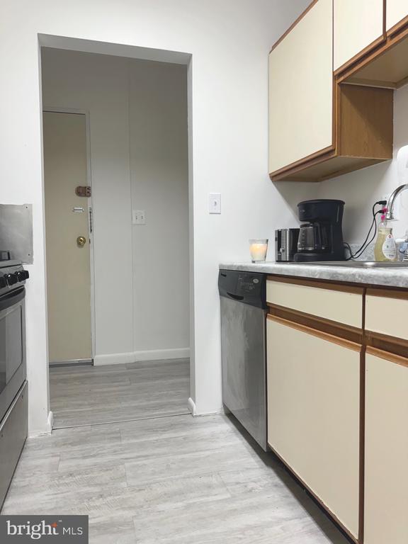 1531 COLONIAL DRIVE 302