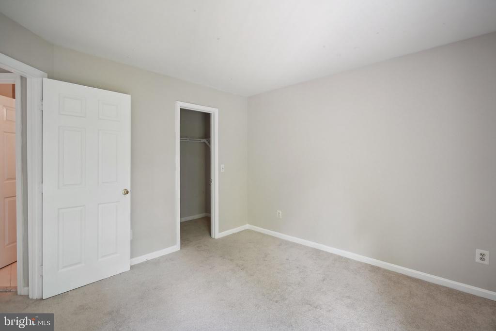 5359 DEVOE COURT
