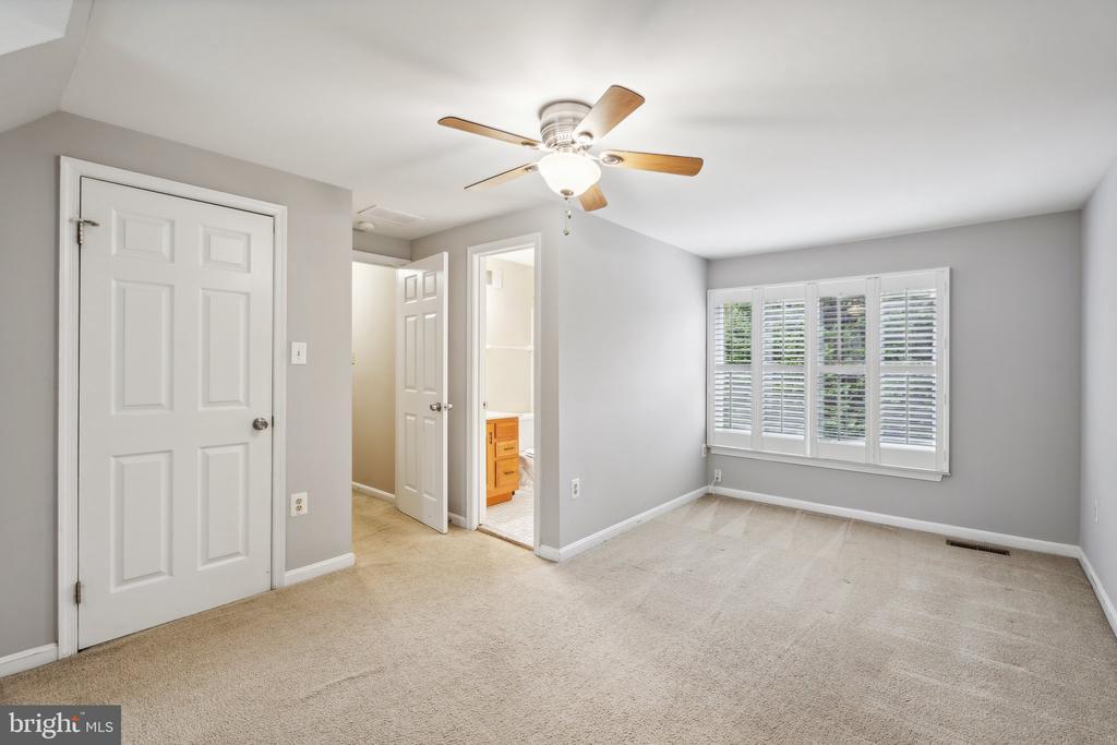 6116 PLAINVILLE LANE