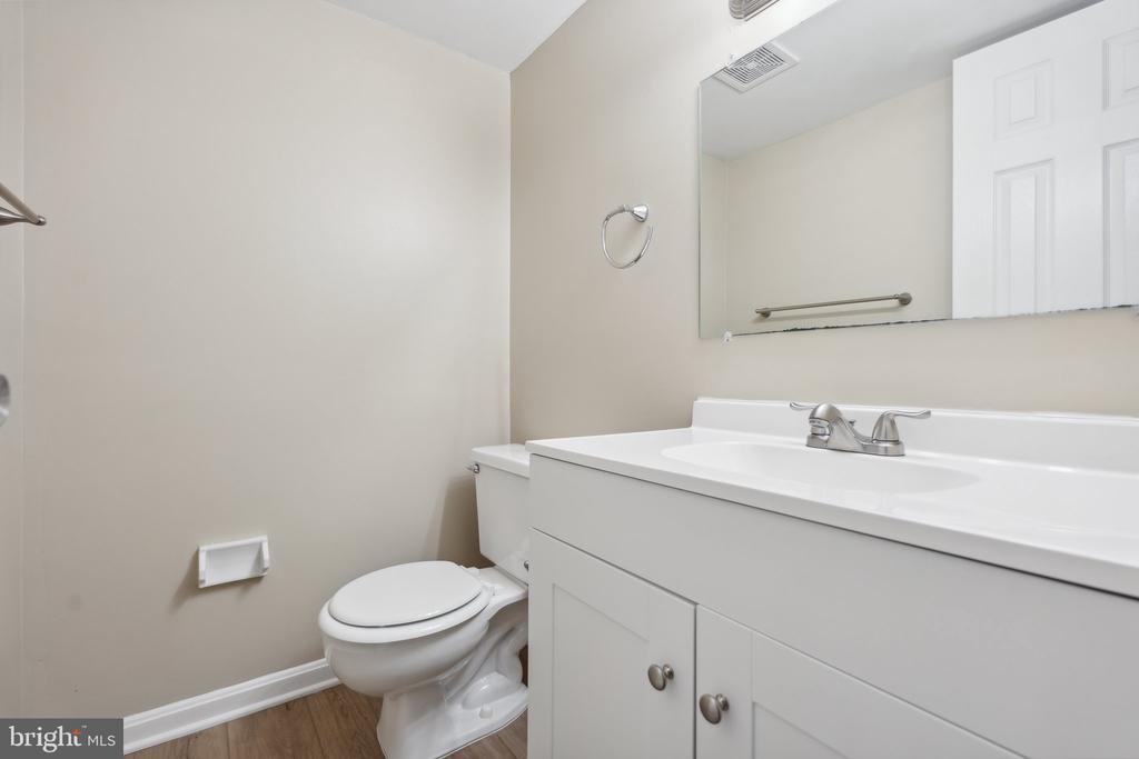 6116 PLAINVILLE LANE