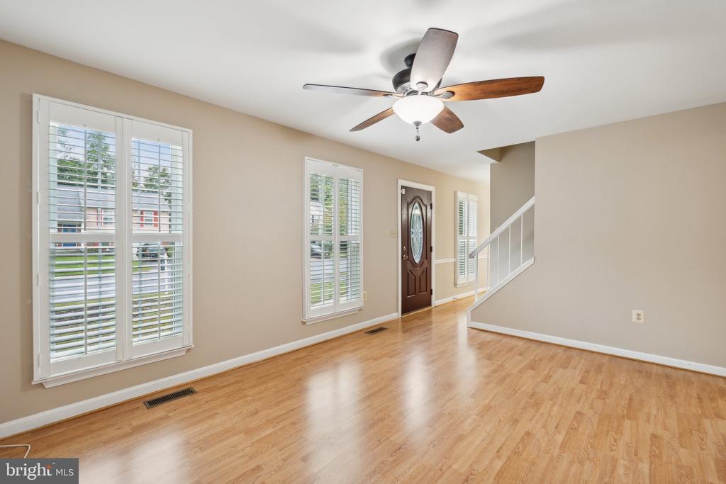 6116 PLAINVILLE LANE