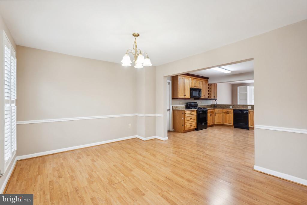 6116 PLAINVILLE LANE