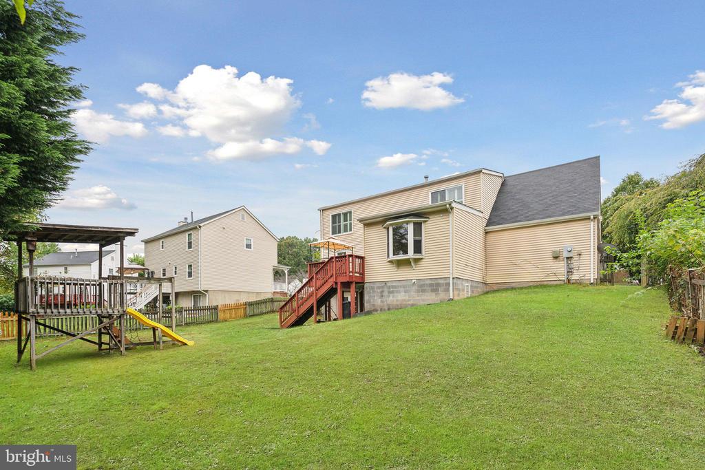 6116 PLAINVILLE LANE