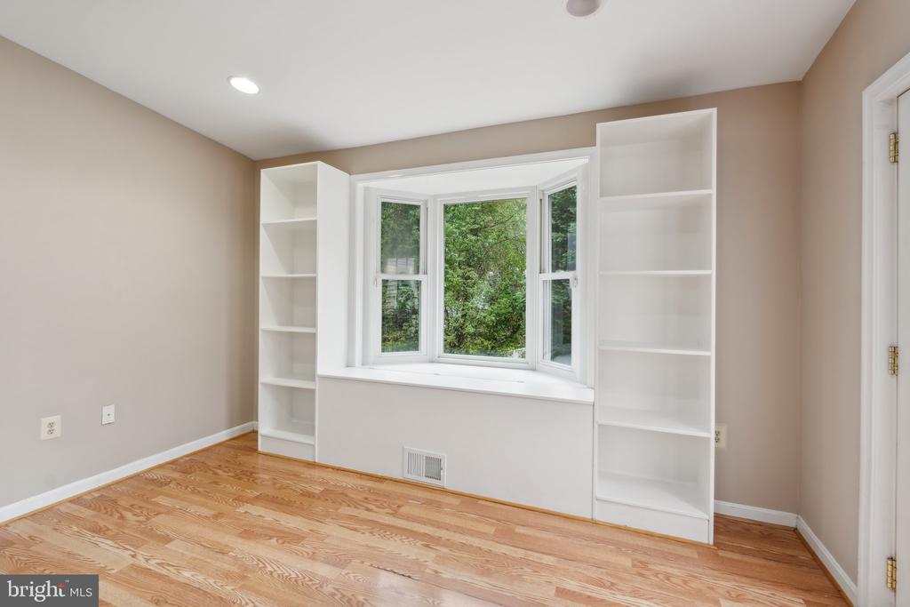 6116 PLAINVILLE LANE