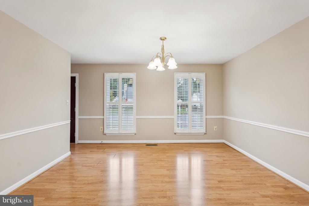6116 PLAINVILLE LANE