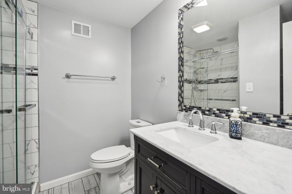 6116 PLAINVILLE LANE
