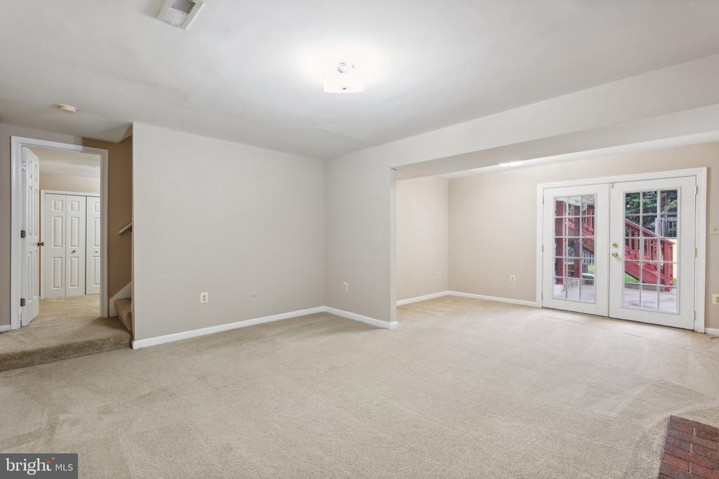 6116 PLAINVILLE LANE