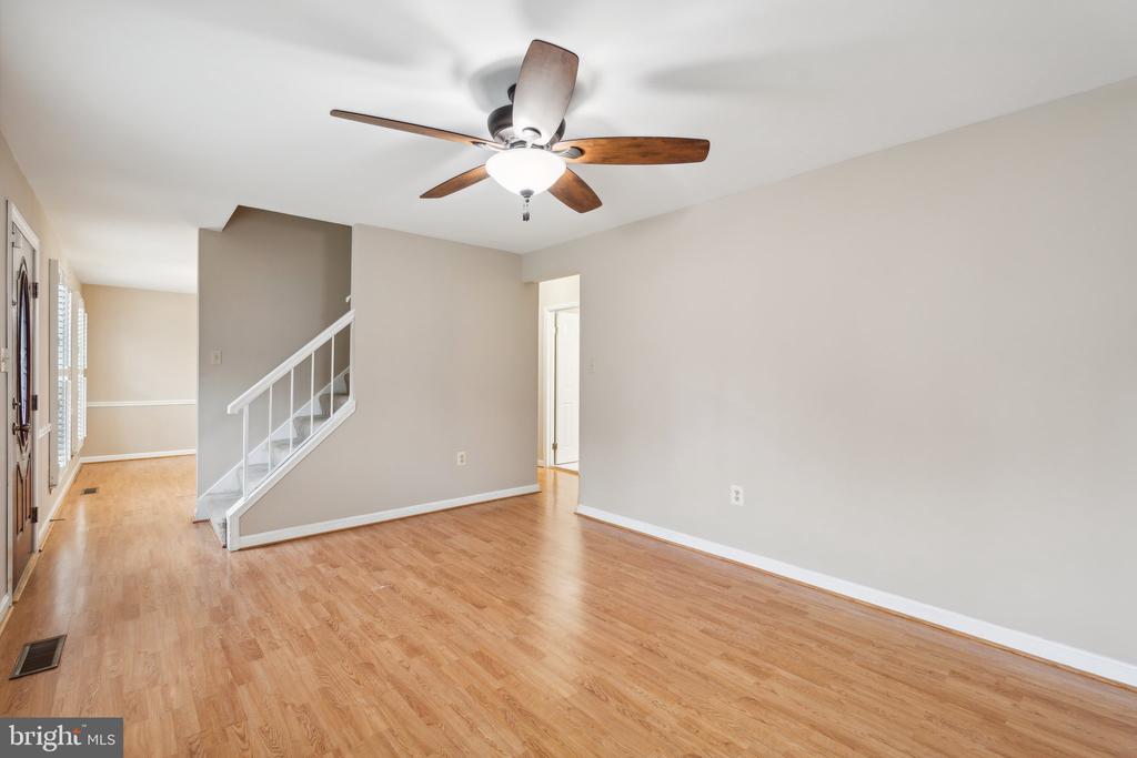6116 PLAINVILLE LANE
