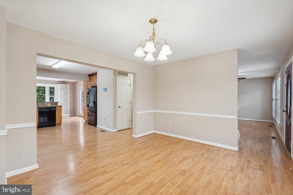 6116 PLAINVILLE LANE