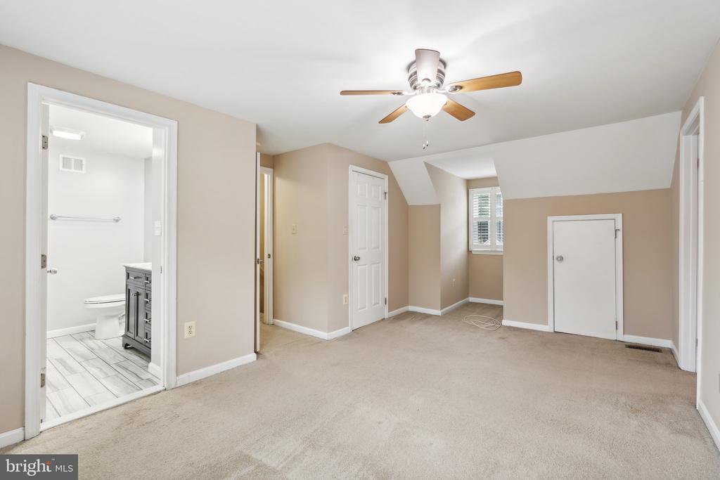 6116 PLAINVILLE LANE