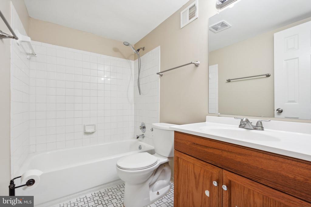 6116 PLAINVILLE LANE
