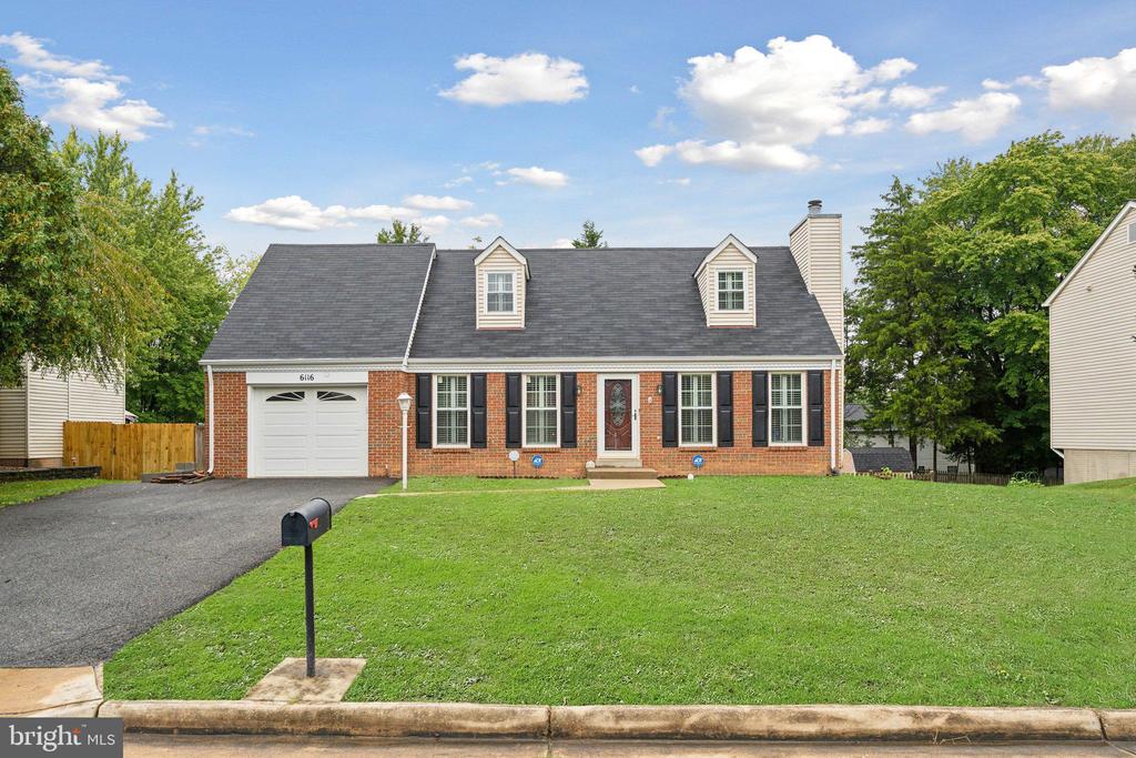 6116 PLAINVILLE LANE