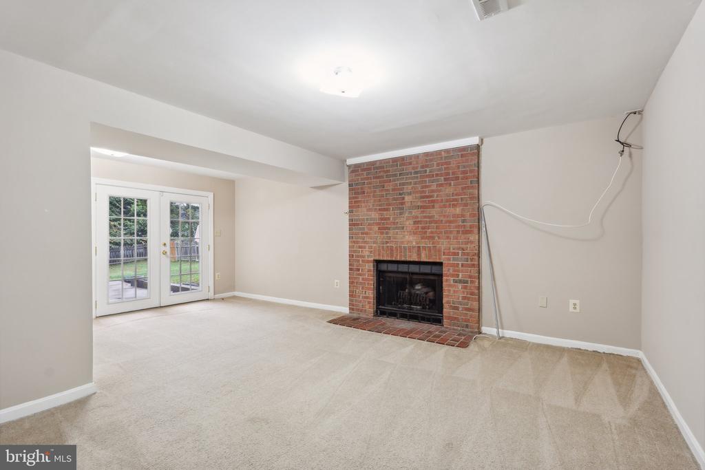 6116 PLAINVILLE LANE