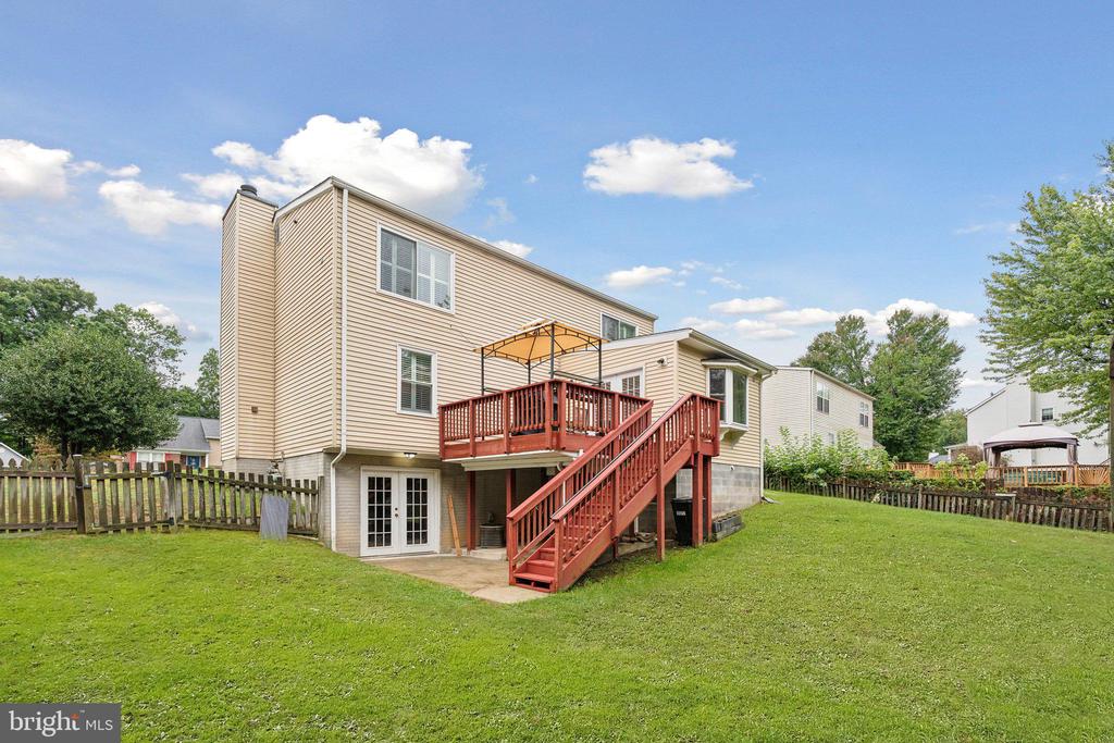 6116 PLAINVILLE LANE