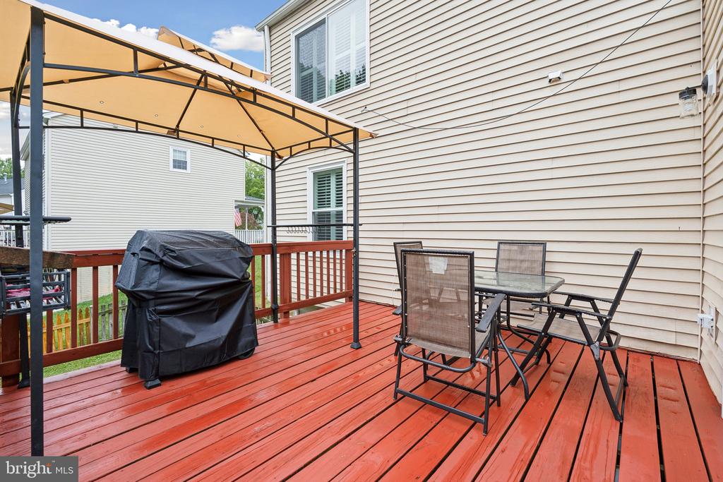 6116 PLAINVILLE LANE