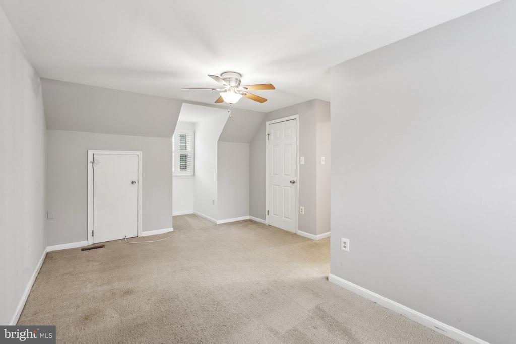 6116 PLAINVILLE LANE