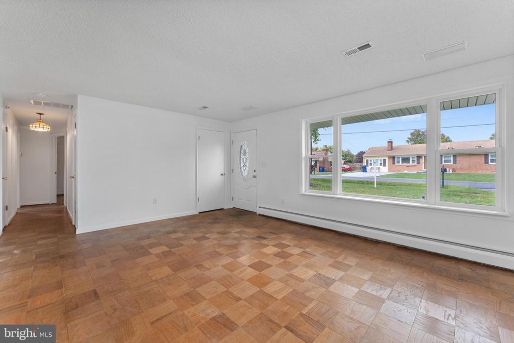 1107 LAUREL STREET