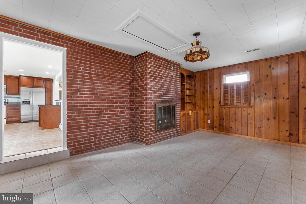 1107 LAUREL STREET