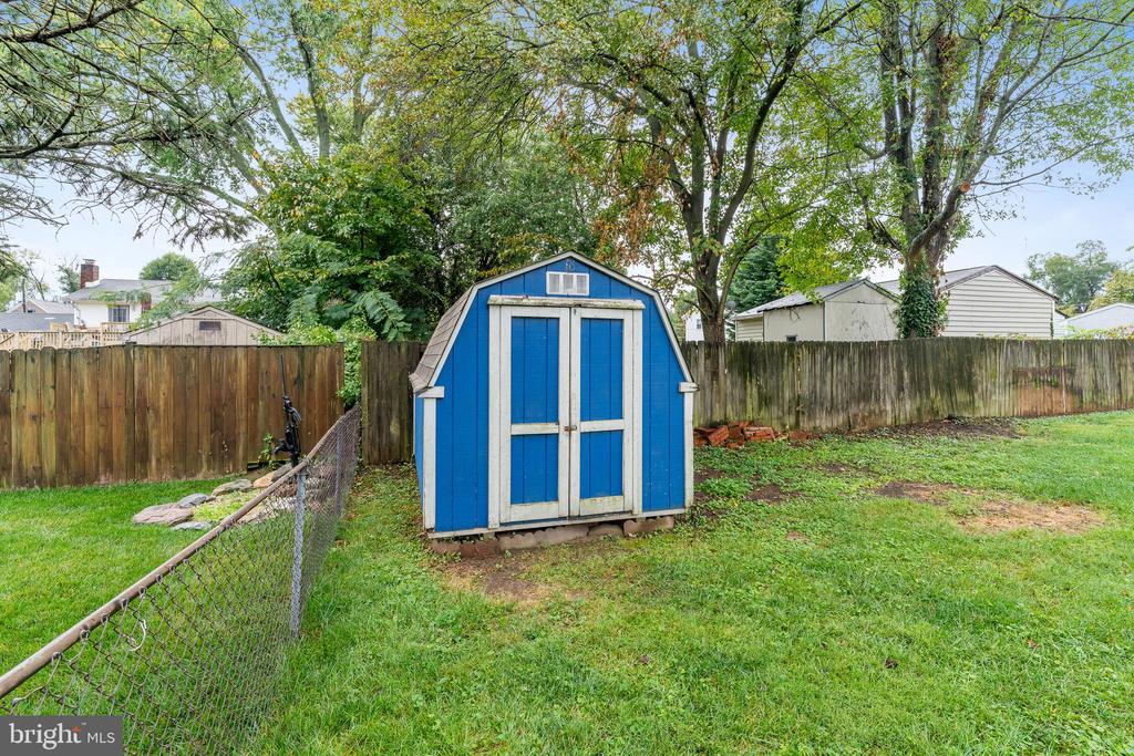1107 LAUREL STREET