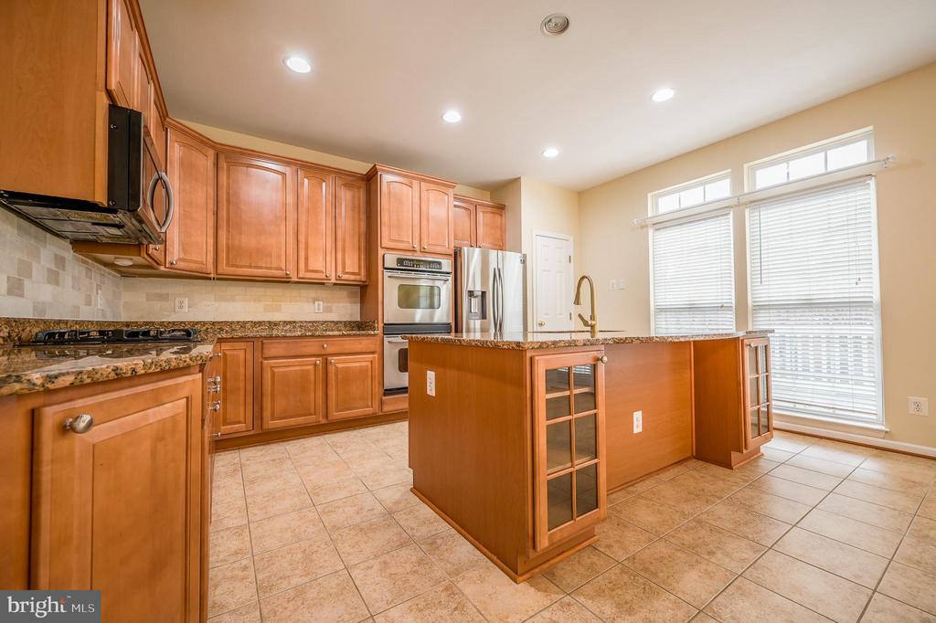 2215 POTOMAC CLUB PARKWAY 27