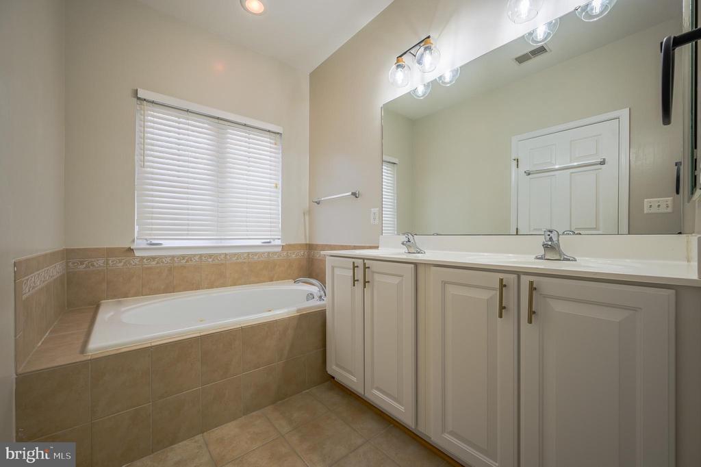2215 POTOMAC CLUB PARKWAY 27