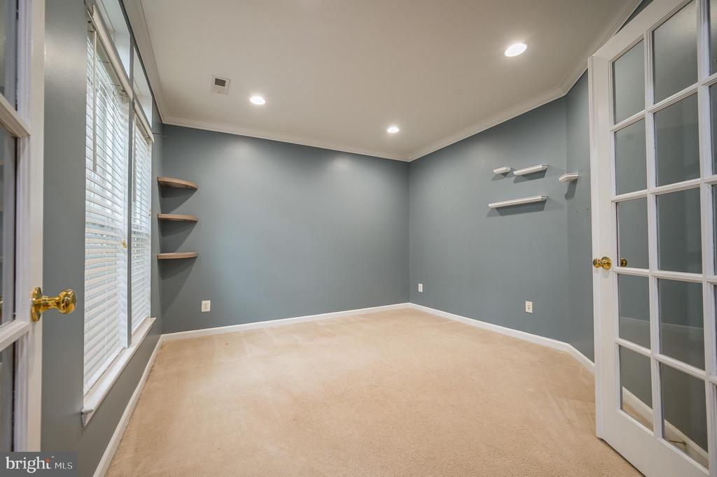 2215 POTOMAC CLUB PARKWAY 27