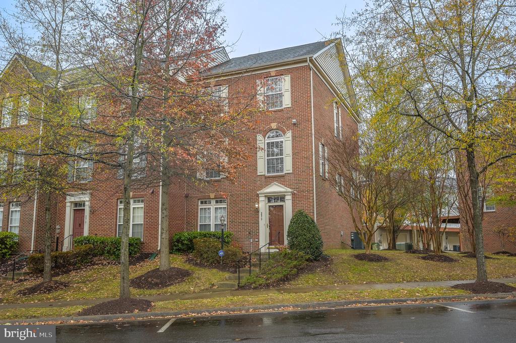 2215 POTOMAC CLUB PARKWAY 27