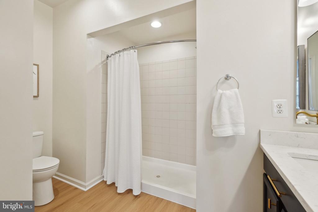 2541 EASTBOURNE DRIVE 256