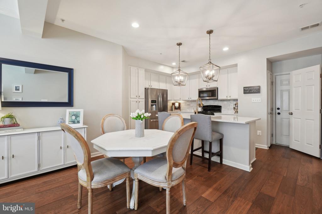 2541 EASTBOURNE DRIVE 256