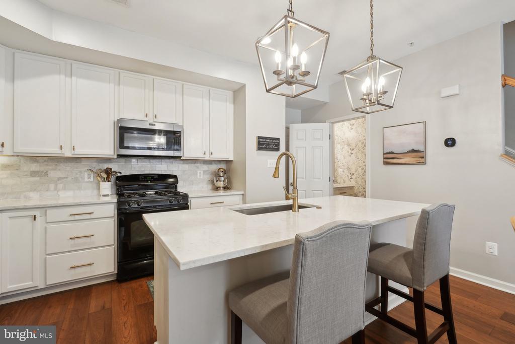 2541 EASTBOURNE DRIVE 256