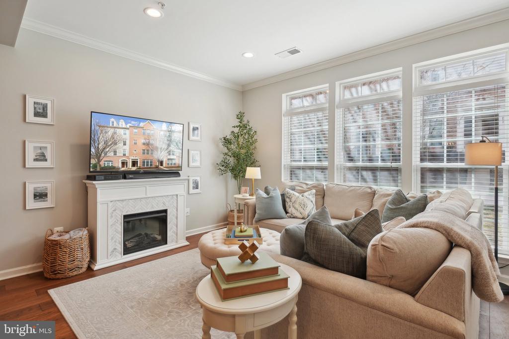2541 EASTBOURNE DRIVE 256