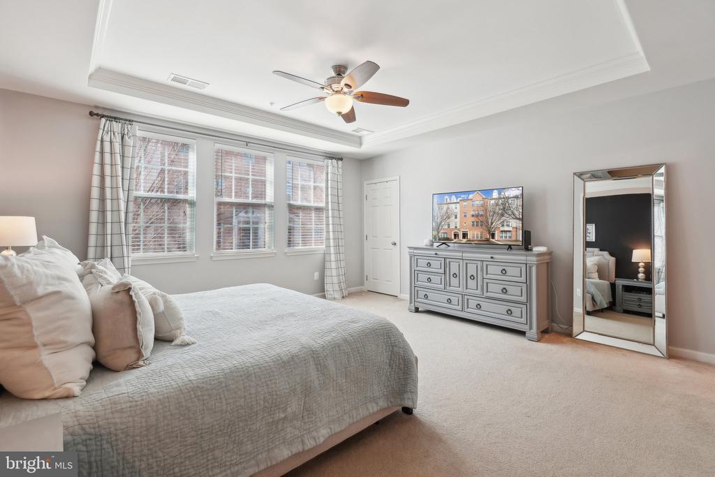 2541 EASTBOURNE DRIVE 256