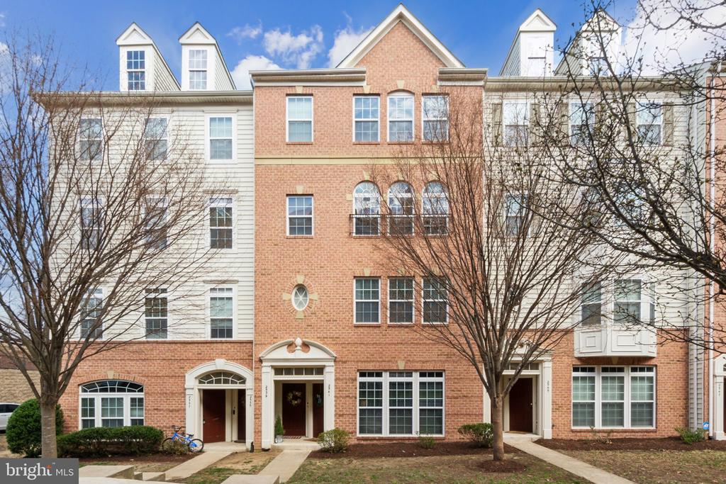 2541 EASTBOURNE DRIVE 256