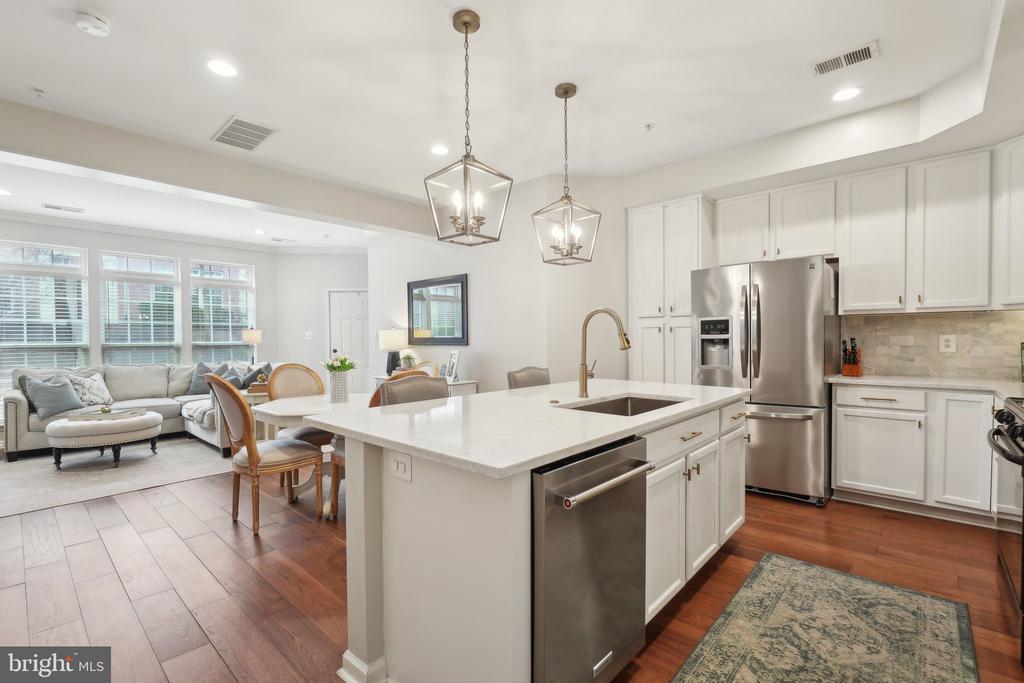 2541 EASTBOURNE DRIVE 256